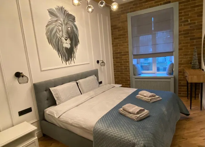 Lion\'S Gate Apartment