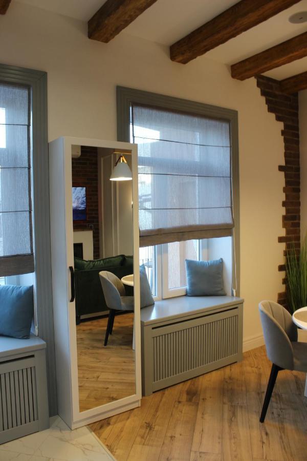 Lion's Gate Apartment *