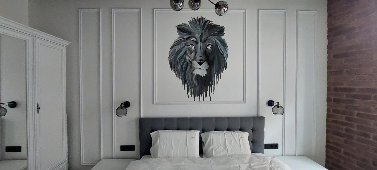 Lion's Gate *